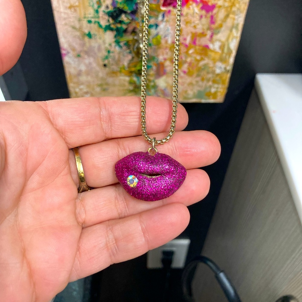 Betsey Johnson lips necklace